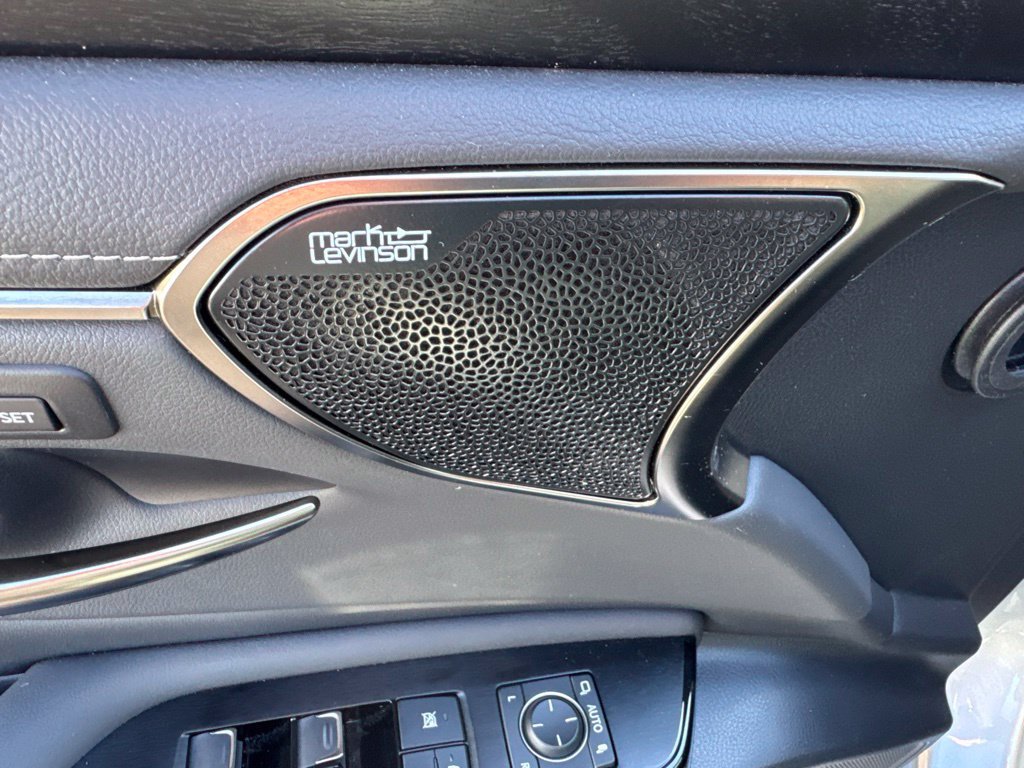 Used 2023 Lexus ES 250 w/ Accessory Package (Z2) AWD/4WD image 6