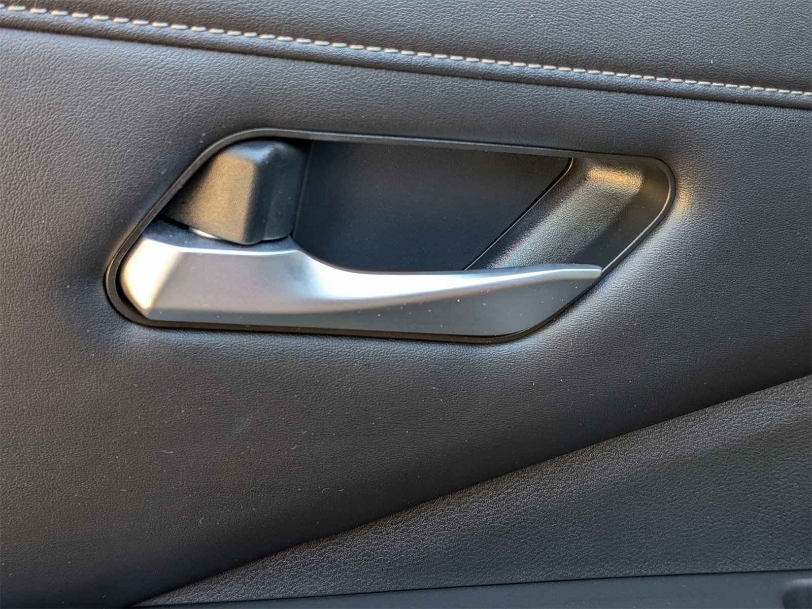 Used 2022 Nissan Pathfinder SL w/ SL Black Package image 34