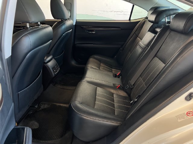 Used 2018 Lexus ES 350 w/ Luxury Package w/Wood Trim FWD image 30