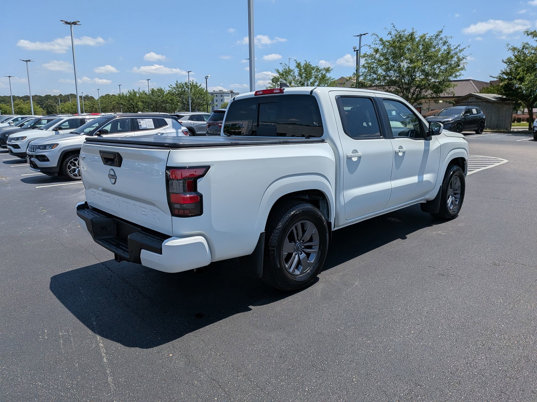 Used 2025 Nissan Frontier SV w/ SV Convenience Package RWD image 3