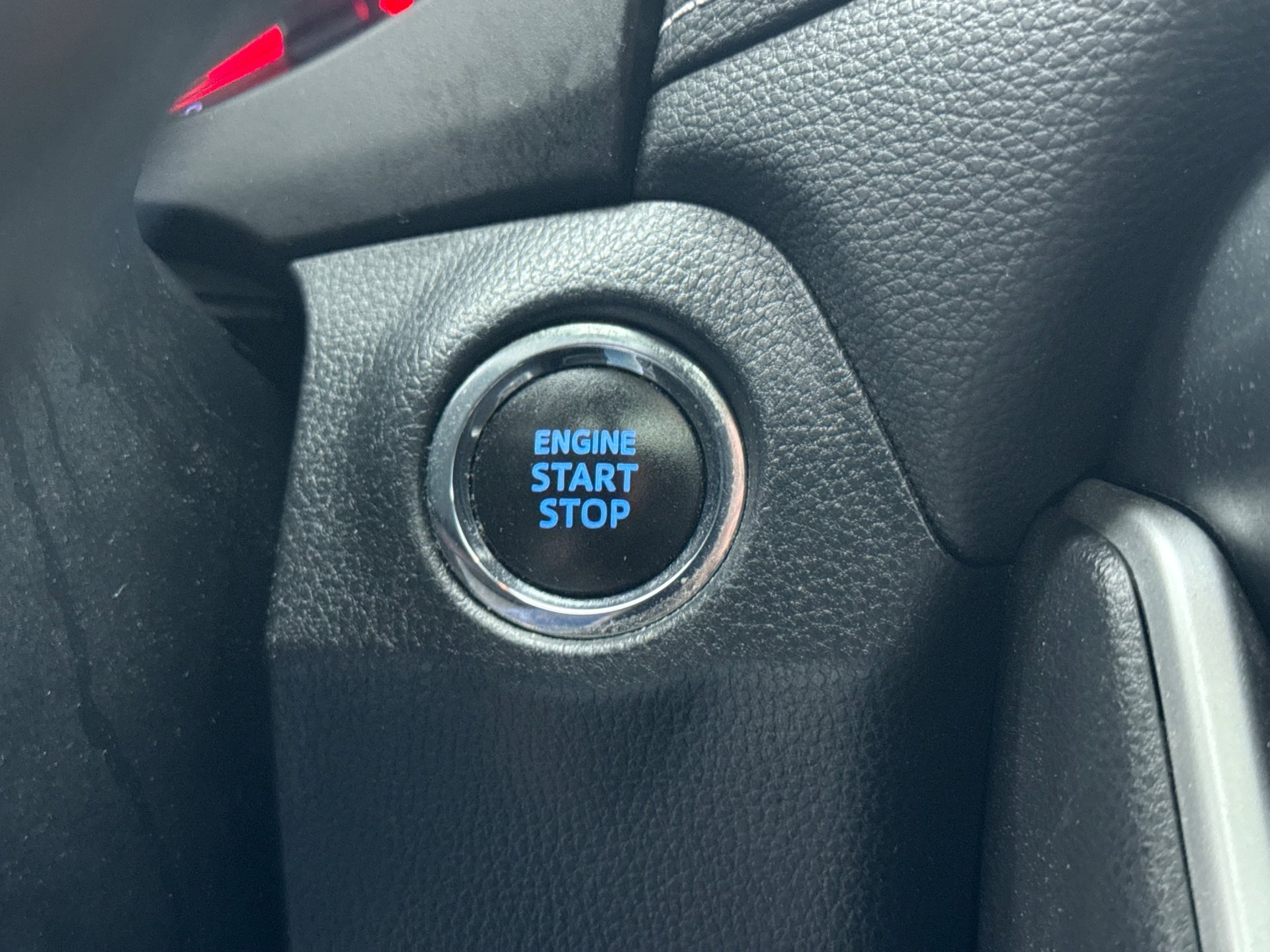 Used 2019 Toyota RAV4 XLE w/ Convenience Package AWD/4WD image 21