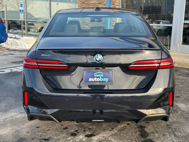 Used 2025 BMW 550e xDrive w/ Premium Package image 14