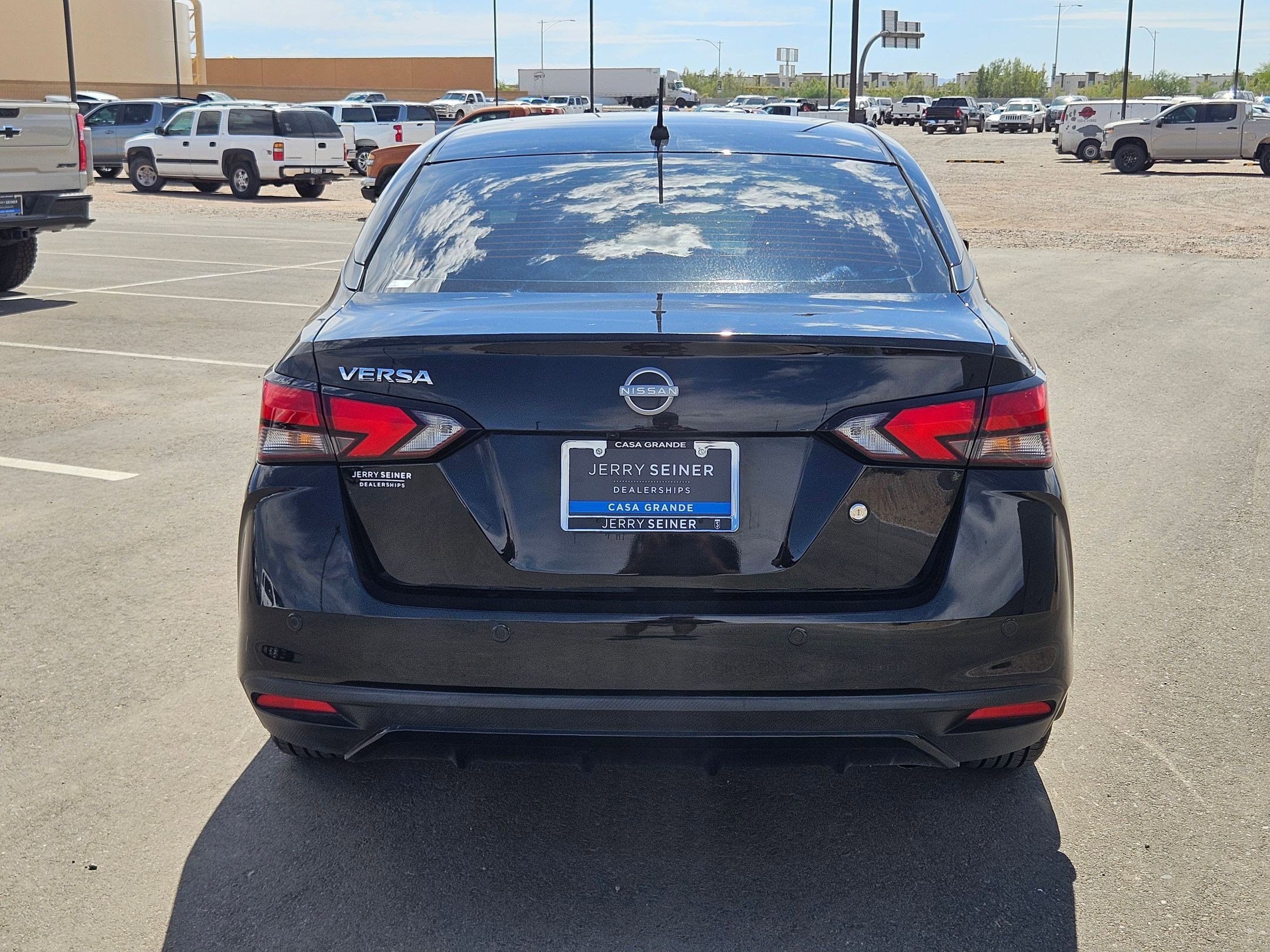 Used 2024 Nissan Versa S FWD image 4