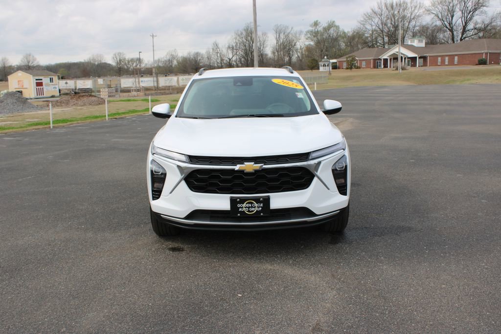 Used 2025 Chevrolet Trax LT image 3
