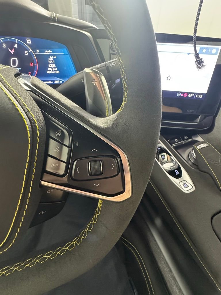 Used 2023 Chevrolet Corvette Stingray Premium Conv w/ Z51 Performance Package image 31
