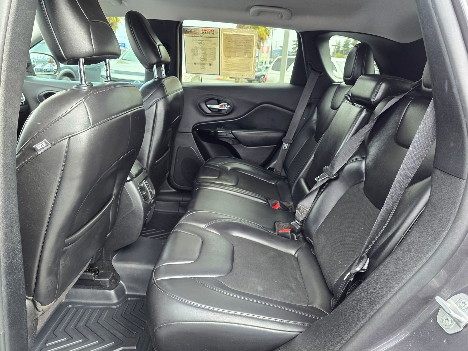 Used 2019 Jeep Cherokee Latitude Plus AWD/4WD image 33