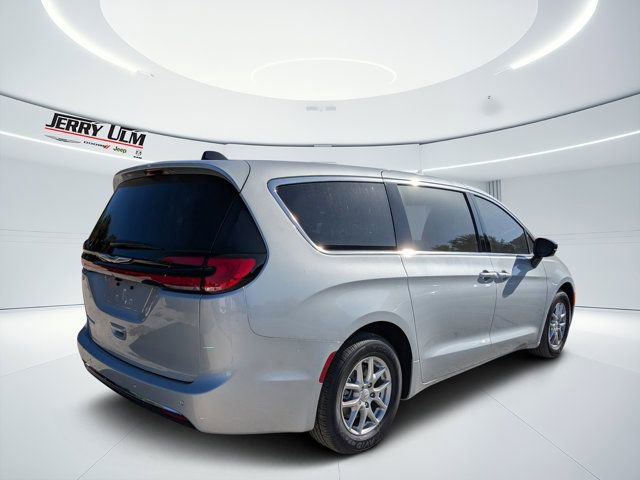 New 2026 Chrysler Pacifica Select FWD image 3