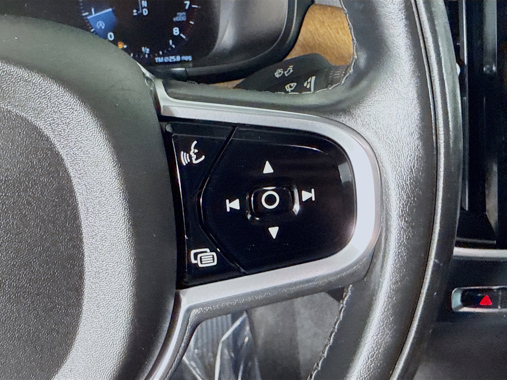 Used 2017 Volvo S90 T6 Inscription w/ Vision Package image 15