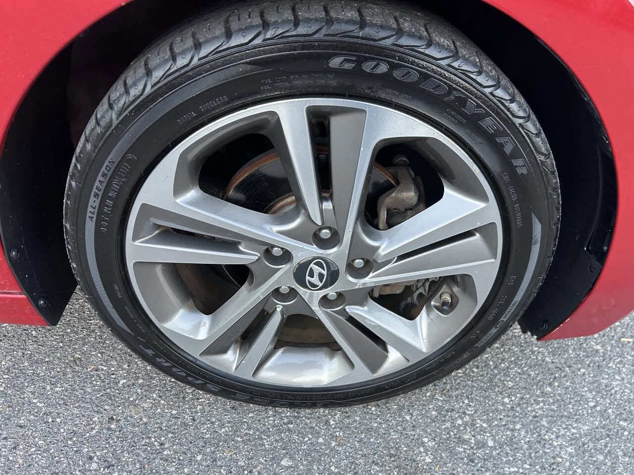 Used 2017 Hyundai Elantra Limited image 13