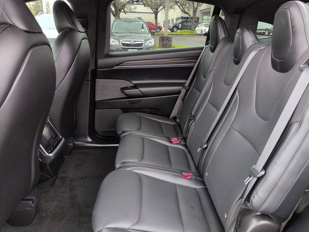 Used 2024 Tesla Model X AWD/4WD image 25
