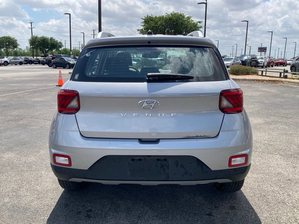 Used 2025 Hyundai Venue SEL image 5