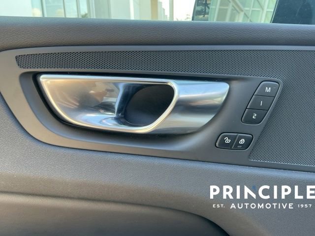 Certified 2025 Volvo XC60 B5 Core image 24