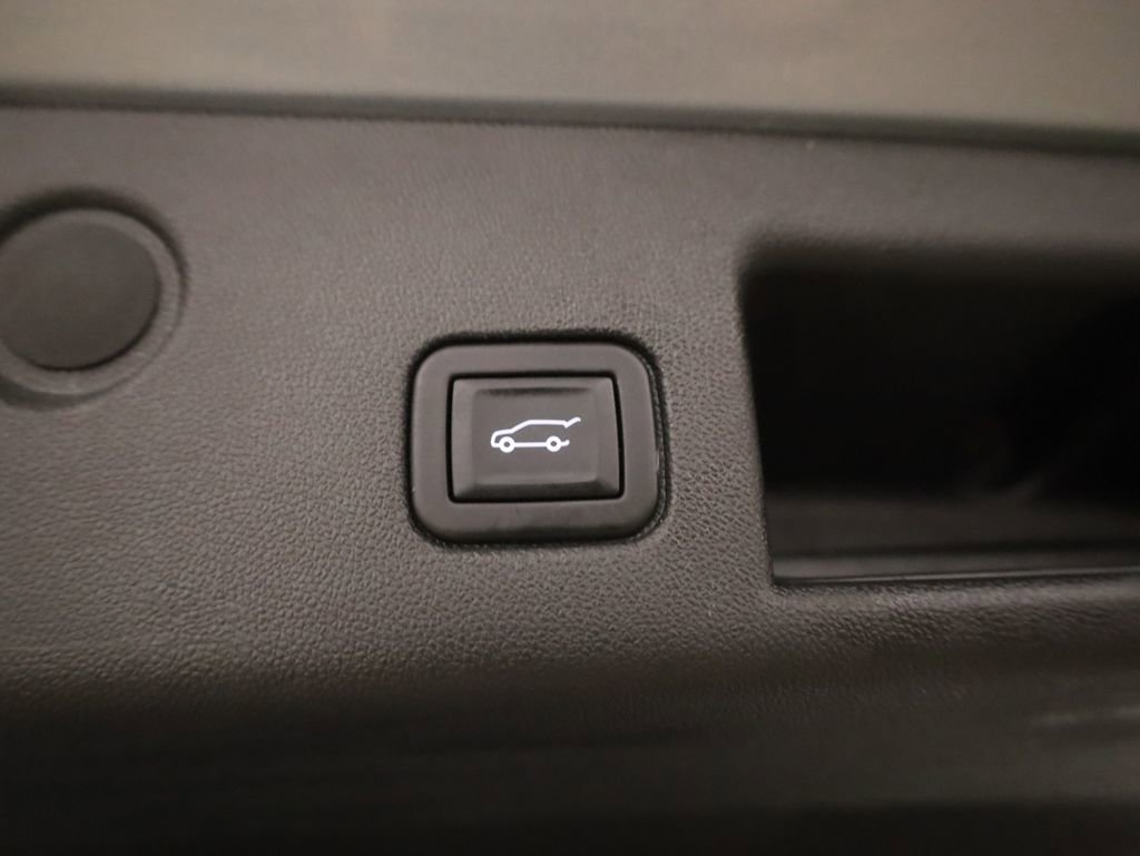 Used 2023 Chevrolet Equinox LT w/ Driver Convenience Package image 23