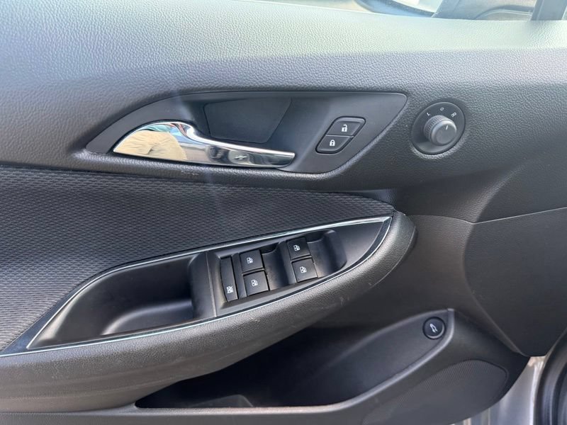 Used 2018 Chevrolet Cruze LT w/ Convenience Package FWD image 5