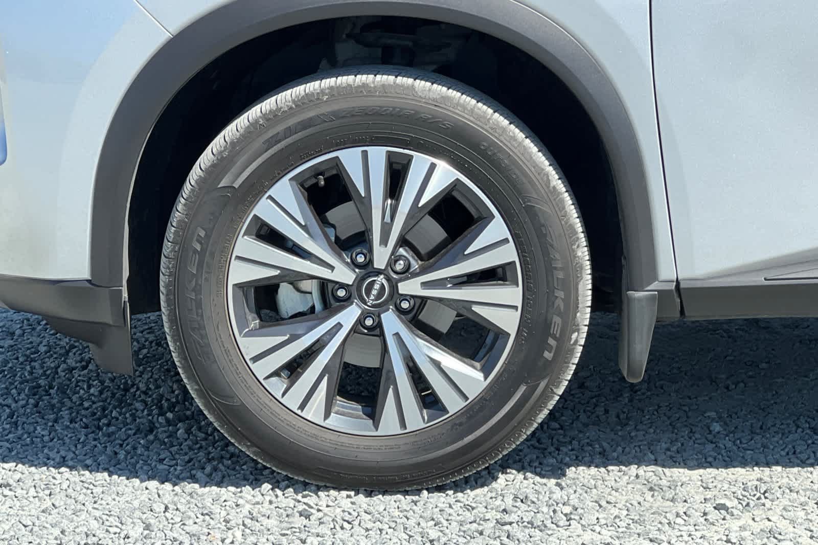 Used 2023 Nissan Rogue SV FWD image 12
