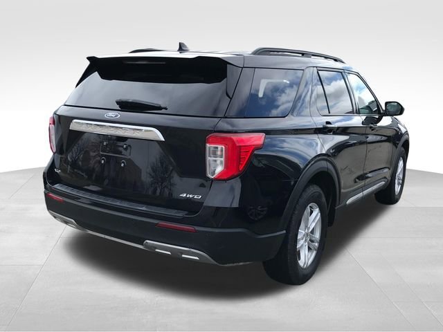 Used 2023 Ford Explorer XLT image 2
