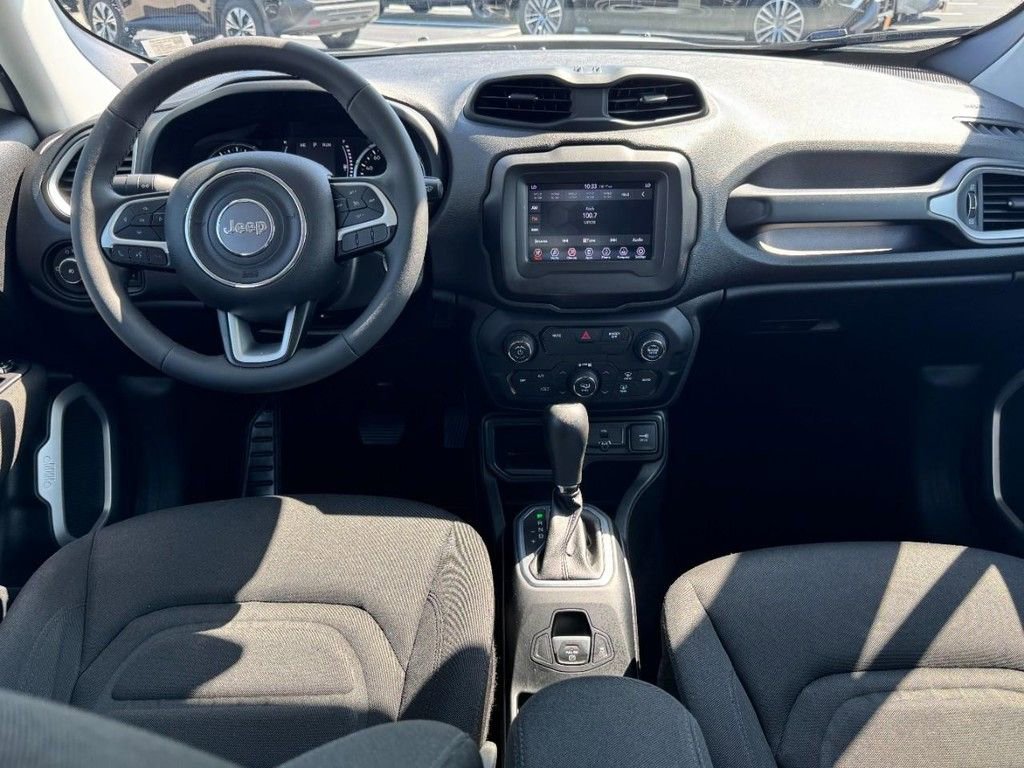 Used 2020 Jeep Renegade Latitude FWD image 11