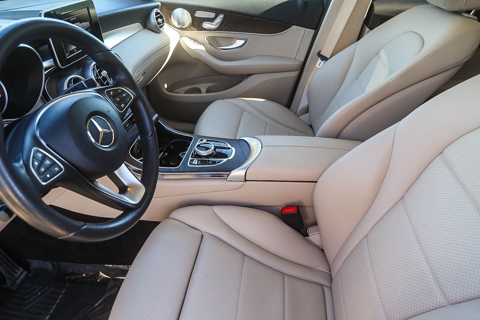 Used 2018 Mercedes-Benz GLC 300 4MATIC image 19