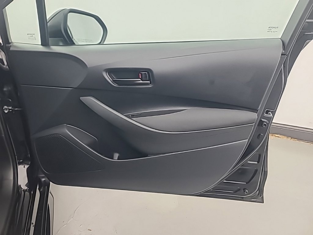 Used 2025 Toyota Corolla LE FWD image 14