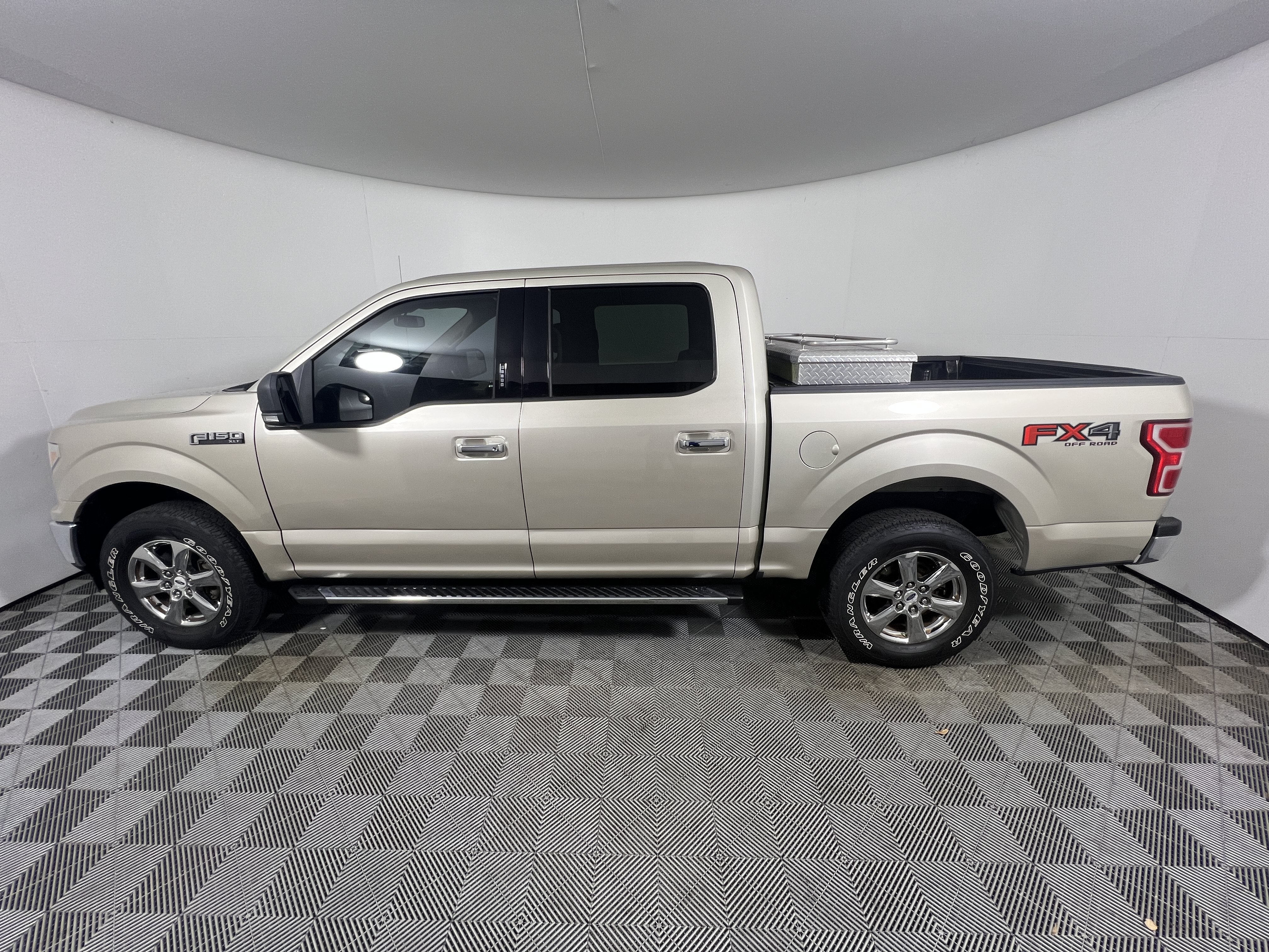 Used 2018 Ford F150 XLT w/ Equipment Group 302A Luxury AWD/4WD image 2