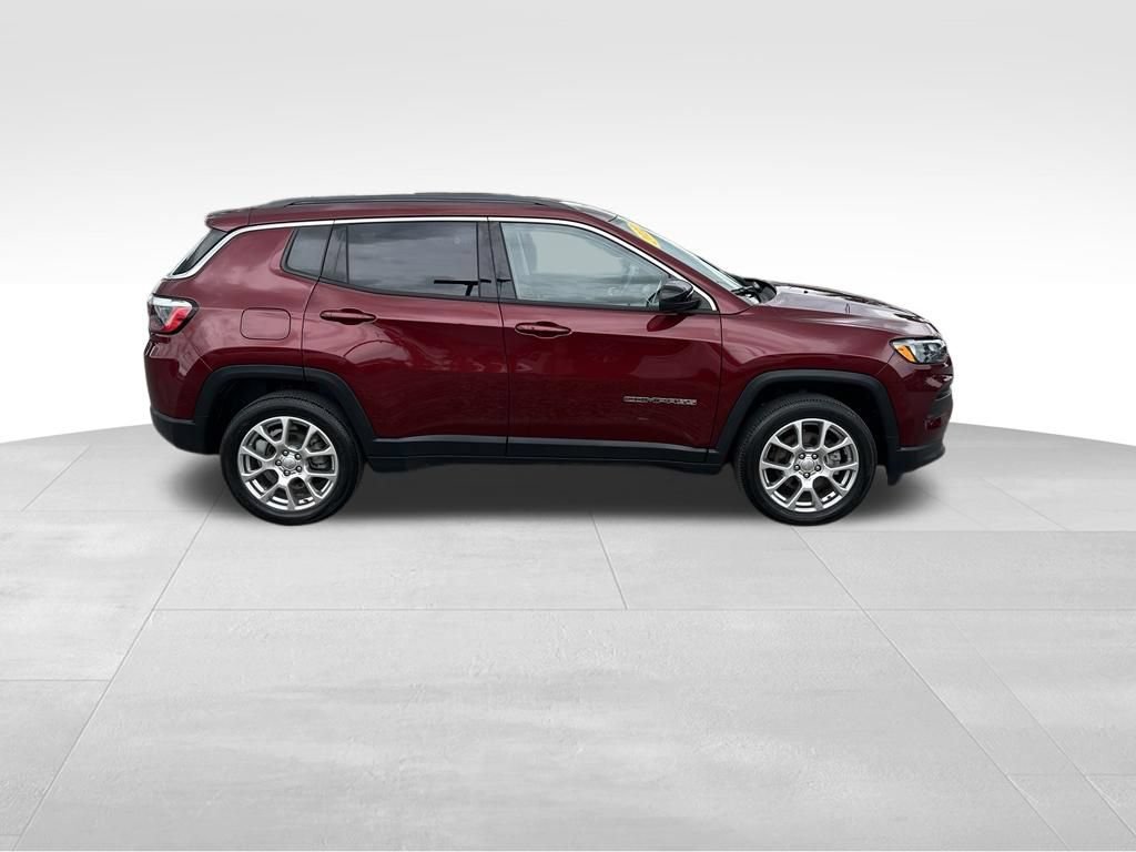 Used 2022 Jeep Compass Latitude AWD/4WD image 8