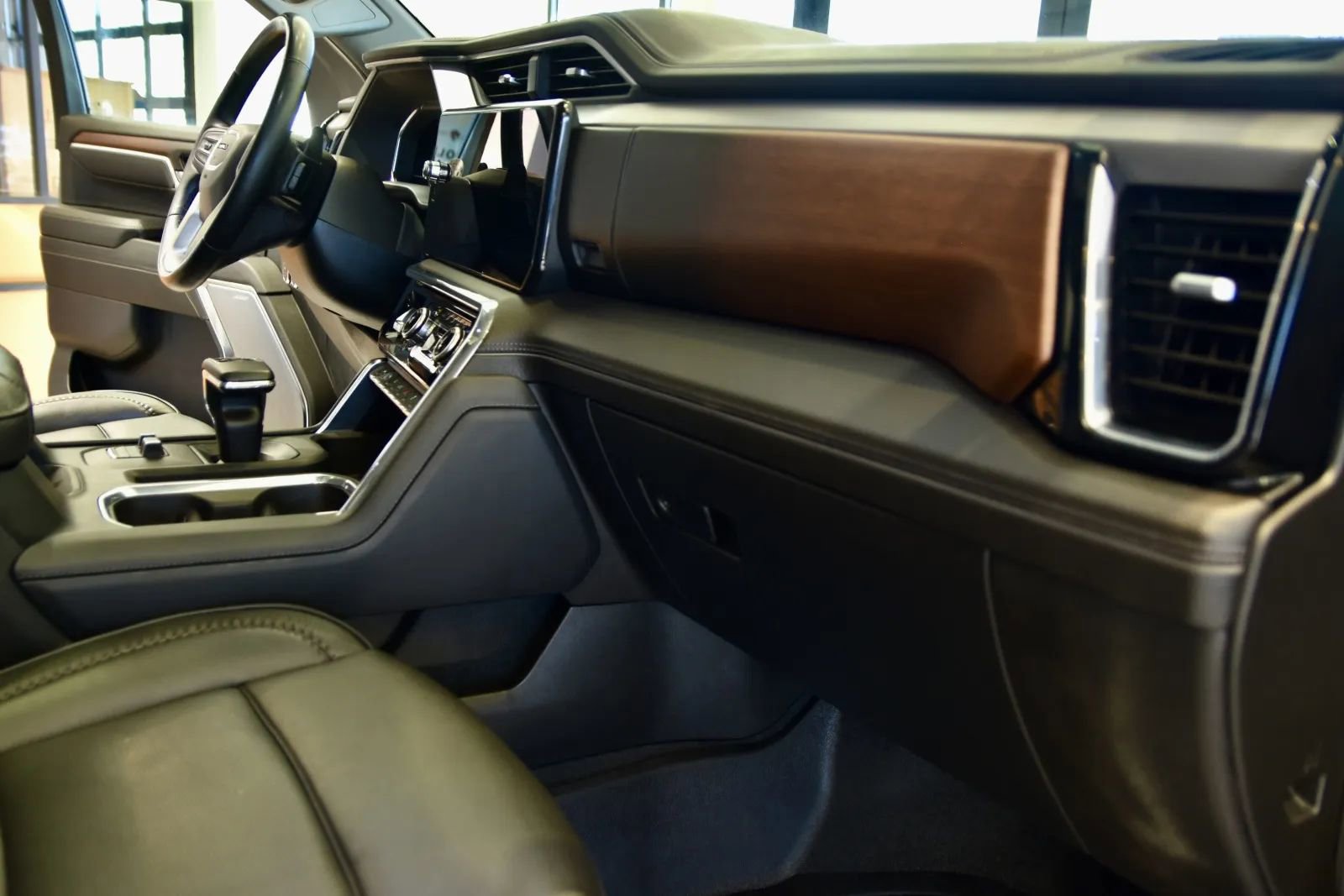 Used 2024 GMC Sierra 1500 Denali w/ Technology Package image 32