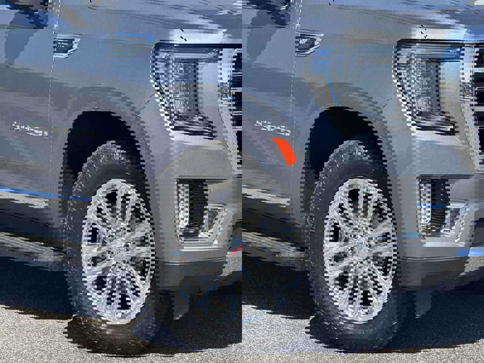 Used 2022 GMC Yukon SLT w/ SLT Premium Package image 13