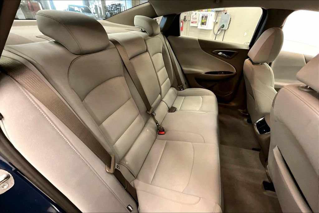 Used 2021 Chevrolet Malibu LT FWD image 23