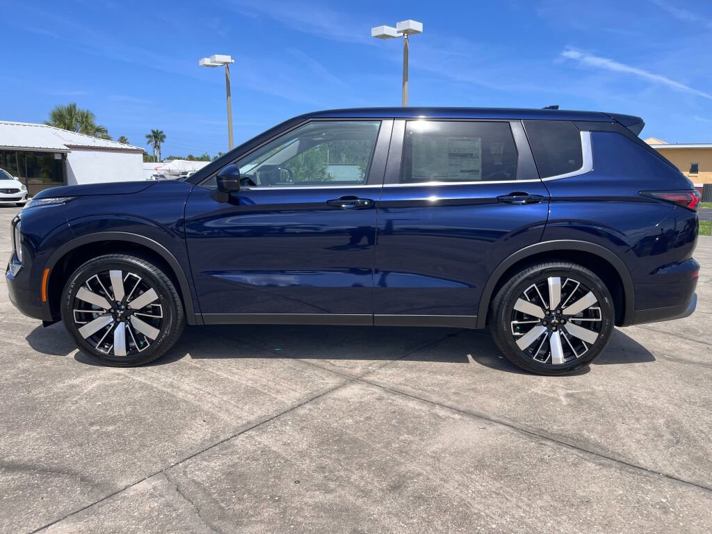 New 2025 Mitsubishi Outlander SE image 6