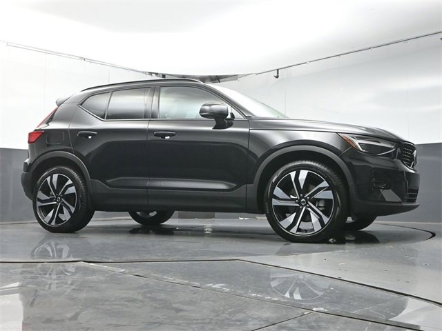 Used 2025 Volvo XC40 B5 Ultra image 33