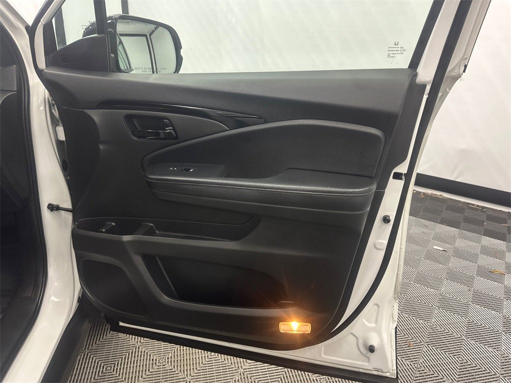Used 2023 Honda Passport Elite image 16
