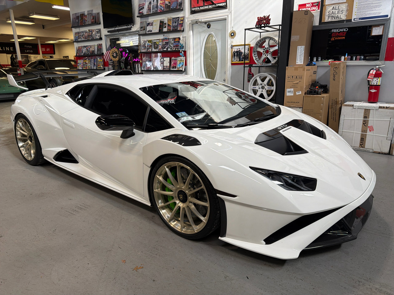 Used 2022 Lamborghini Huracan STO image 2