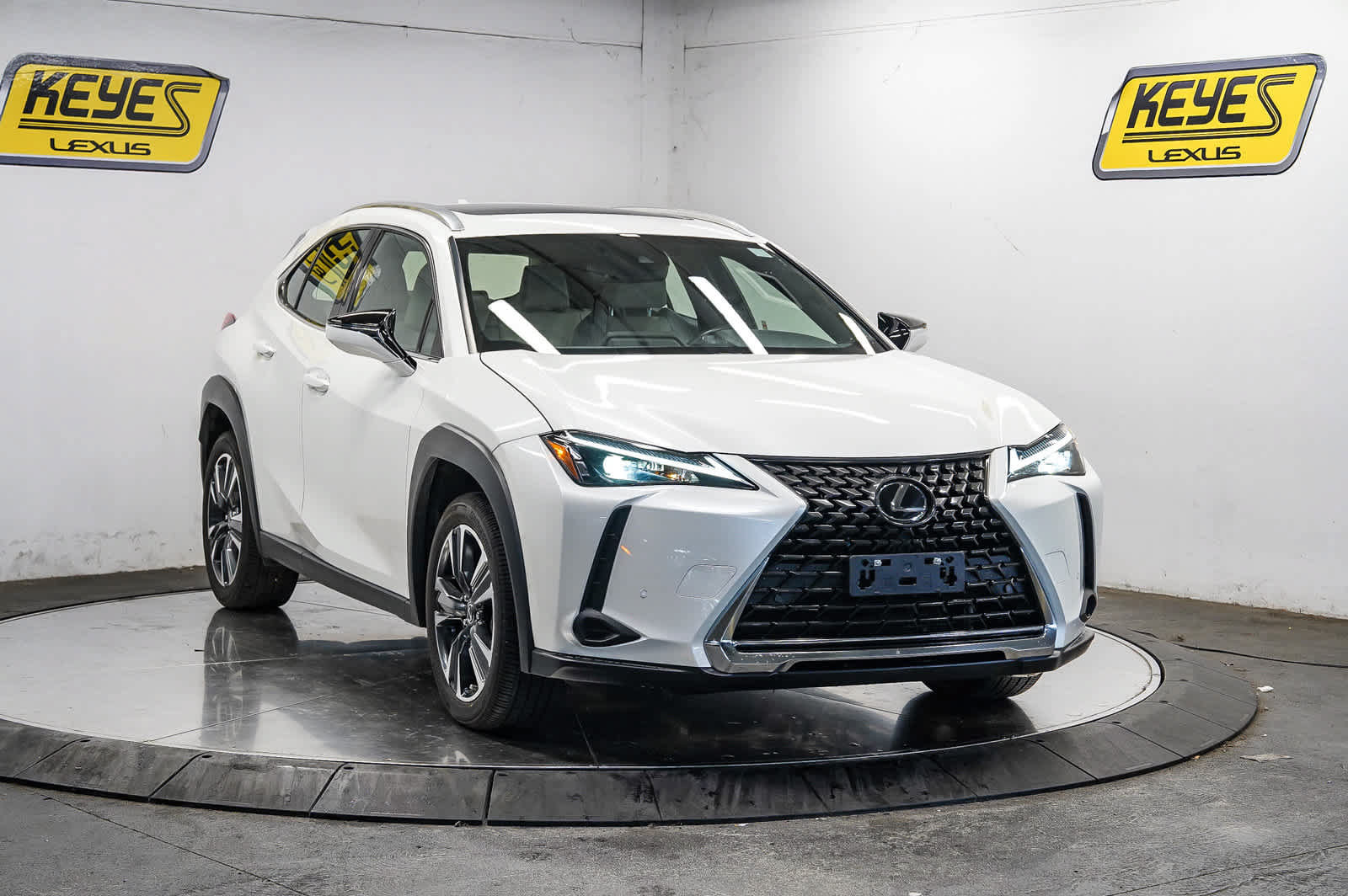 Used 2024 Lexus UX 250h FWD image 5