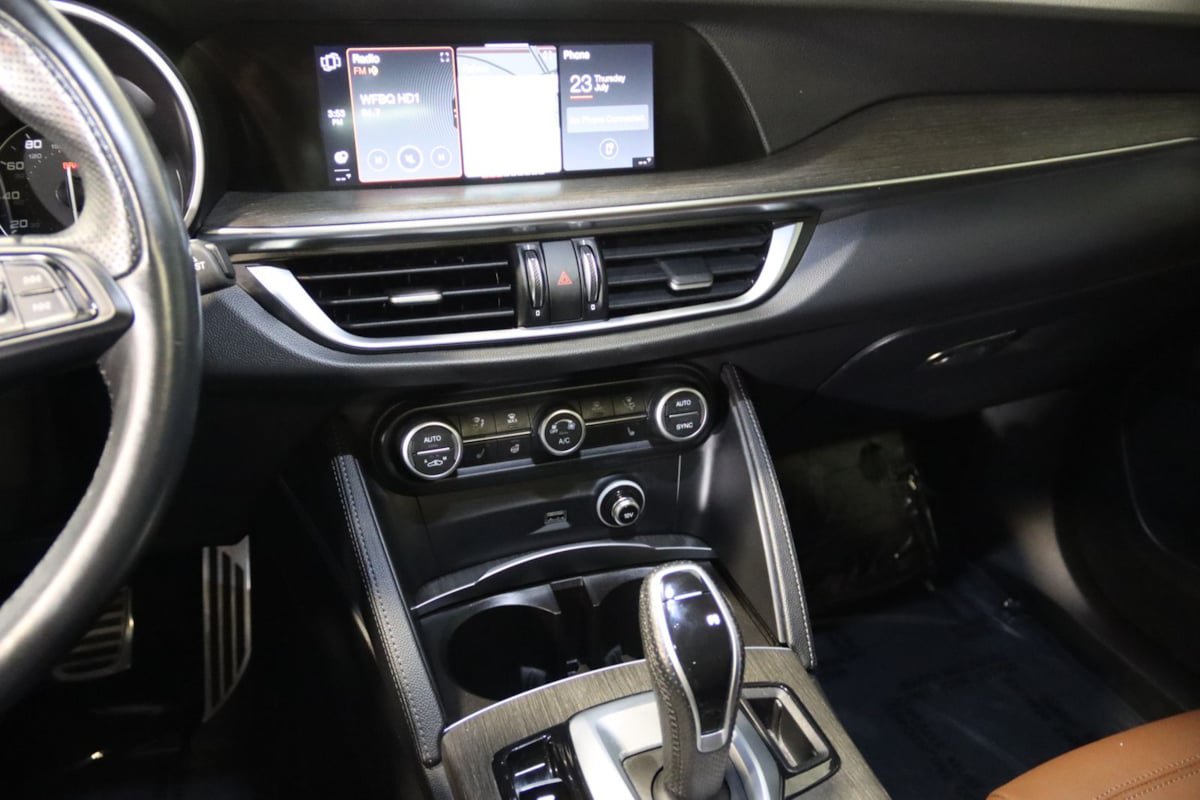 Used 2022 Alfa Romeo Stelvio Ti AWD/4WD image 46