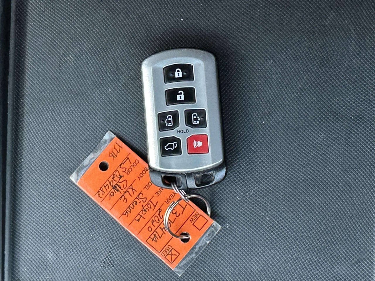 Used 2020 Toyota Sienna XLE w/ XLE Navigation Package FWD image 37