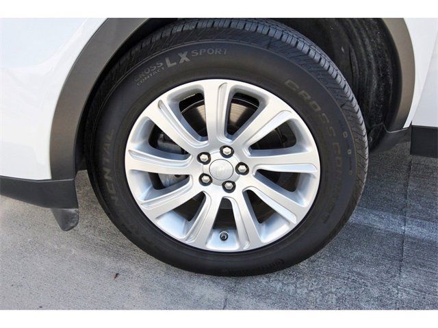 Used 2017 Land Rover Discovery Sport SE image 29