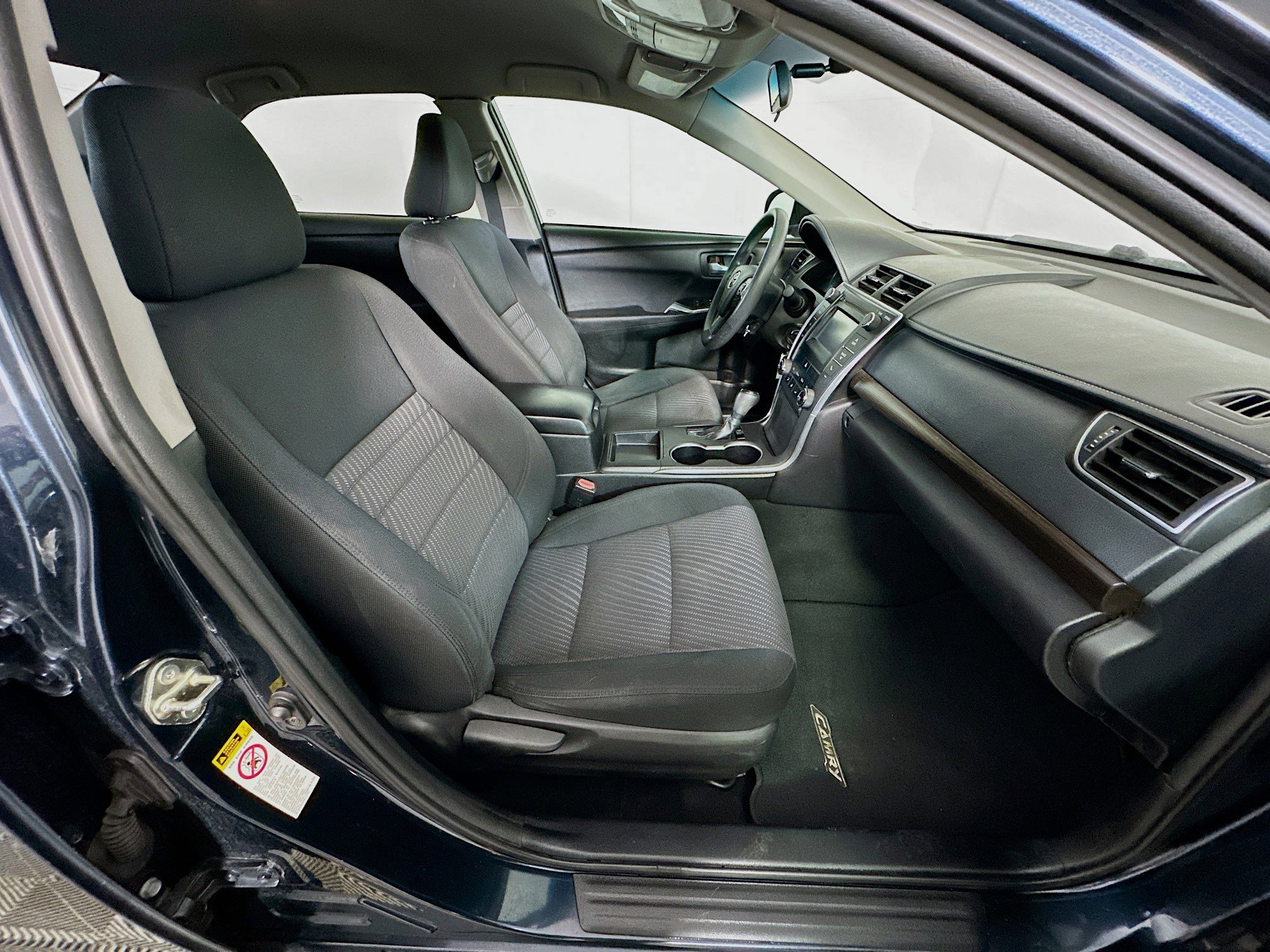Used 2017 Toyota Camry LE FWD image 28