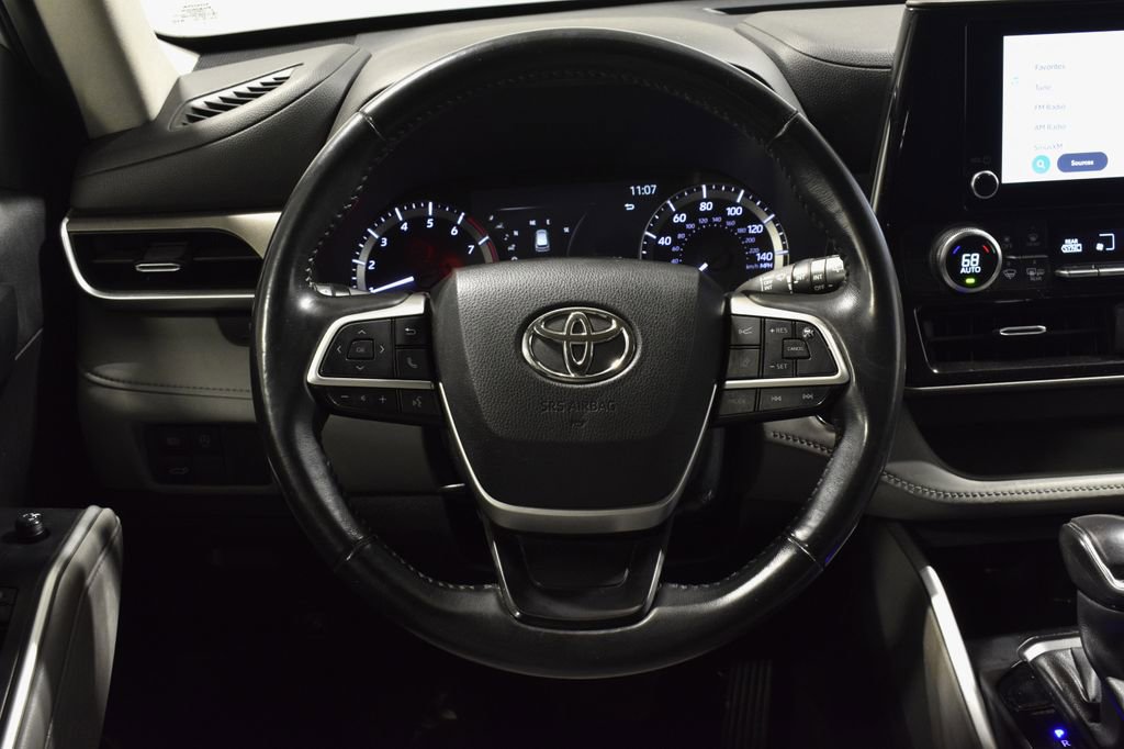 Used 2023 Toyota Highlander XLE image 17