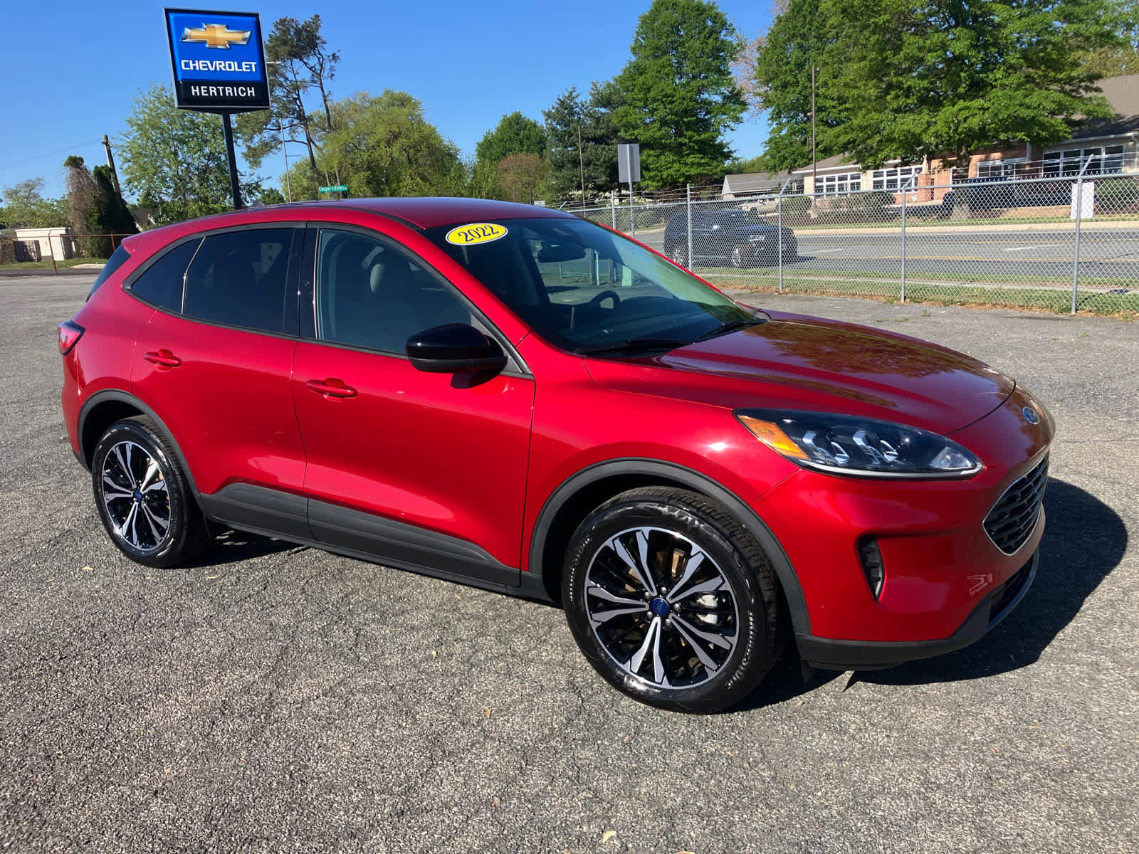 Used 2022 Ford Escape SE w/ SE Sport Appearance Package FWD image 2