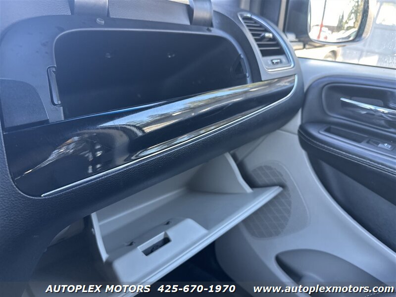 Used 2017 Dodge Grand Caravan SXT FWD image 28
