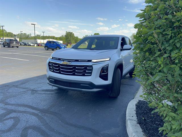 Used 2025 Chevrolet Equinox LT AWD/4WD image 4