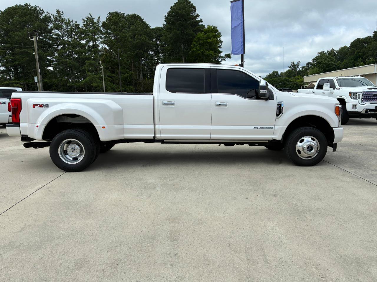 Used 2019 Ford F350 Platinum w/ Platinum Ultimate Package AWD/4WD image 5