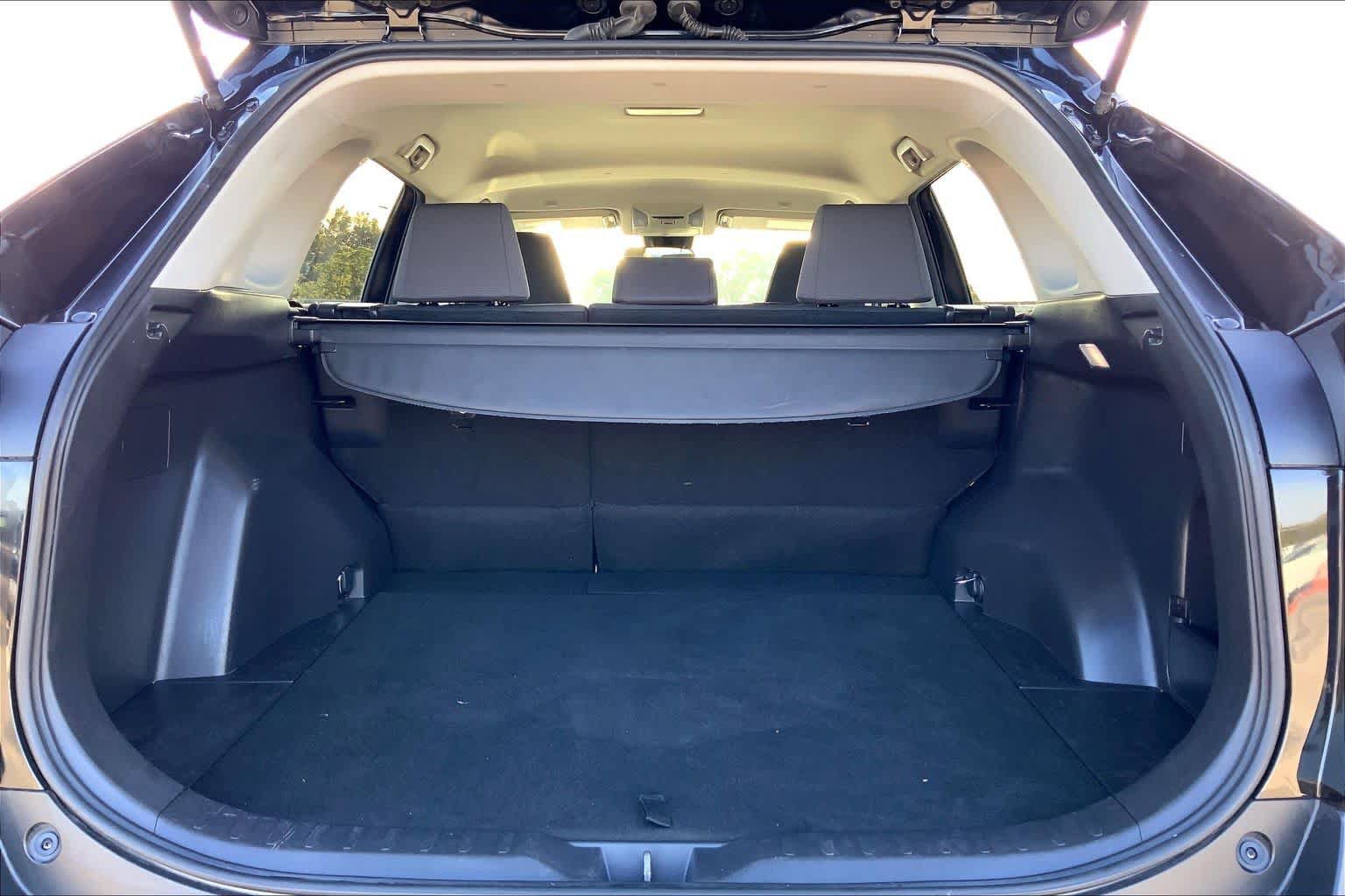 Used 2024 Toyota RAV4 XLE FWD image 33