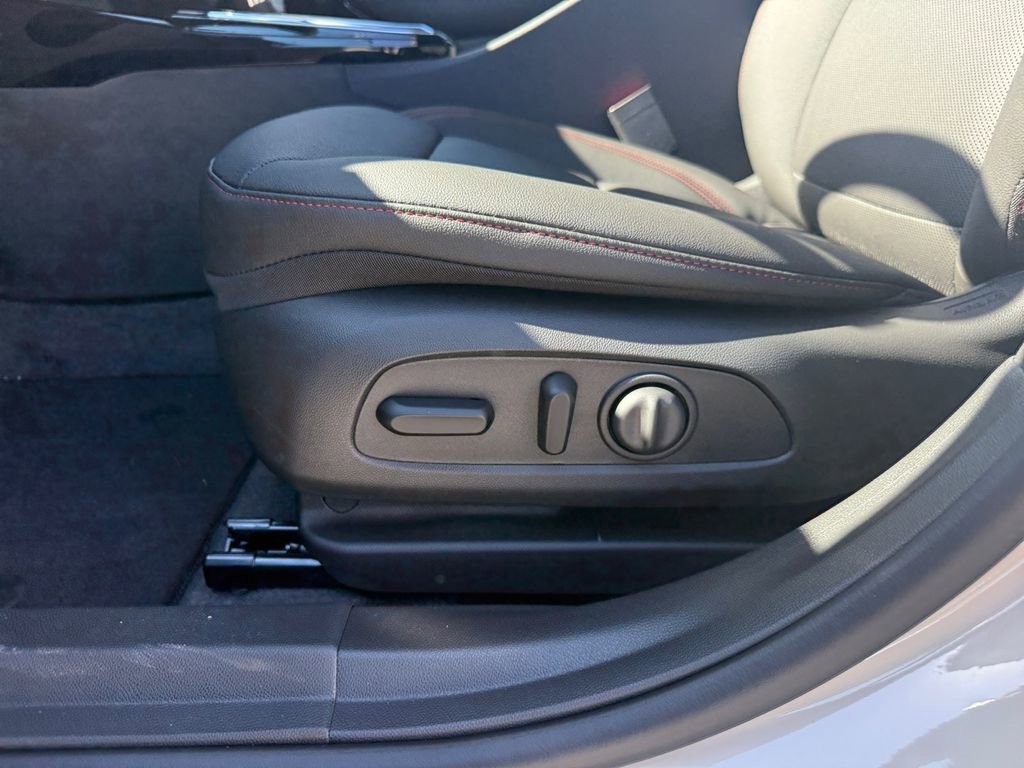 New 2026 Chevrolet Trax RS w/ Sunroof Package image 18