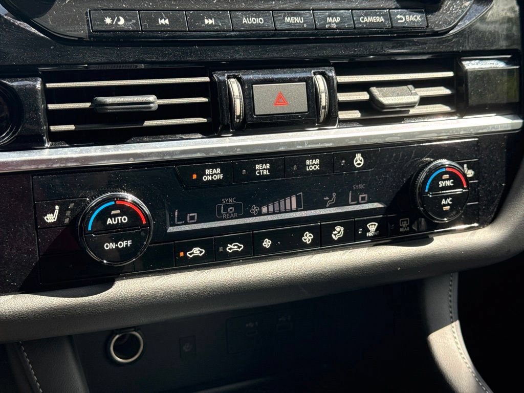 Used 2025 Nissan Pathfinder SL w/ Black Appearance Package FWD image 22