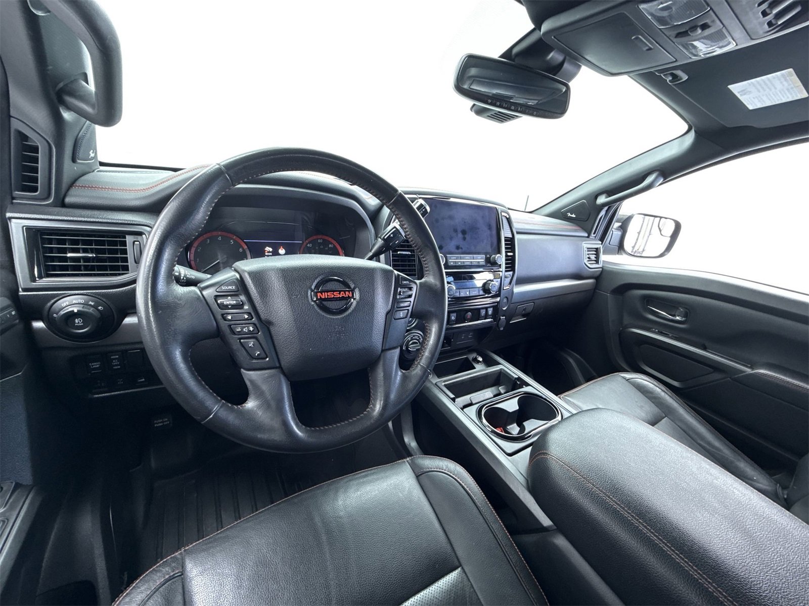 Used 2020 Nissan Titan PRO-4X w/ Pro-4x Convenience Package image 12