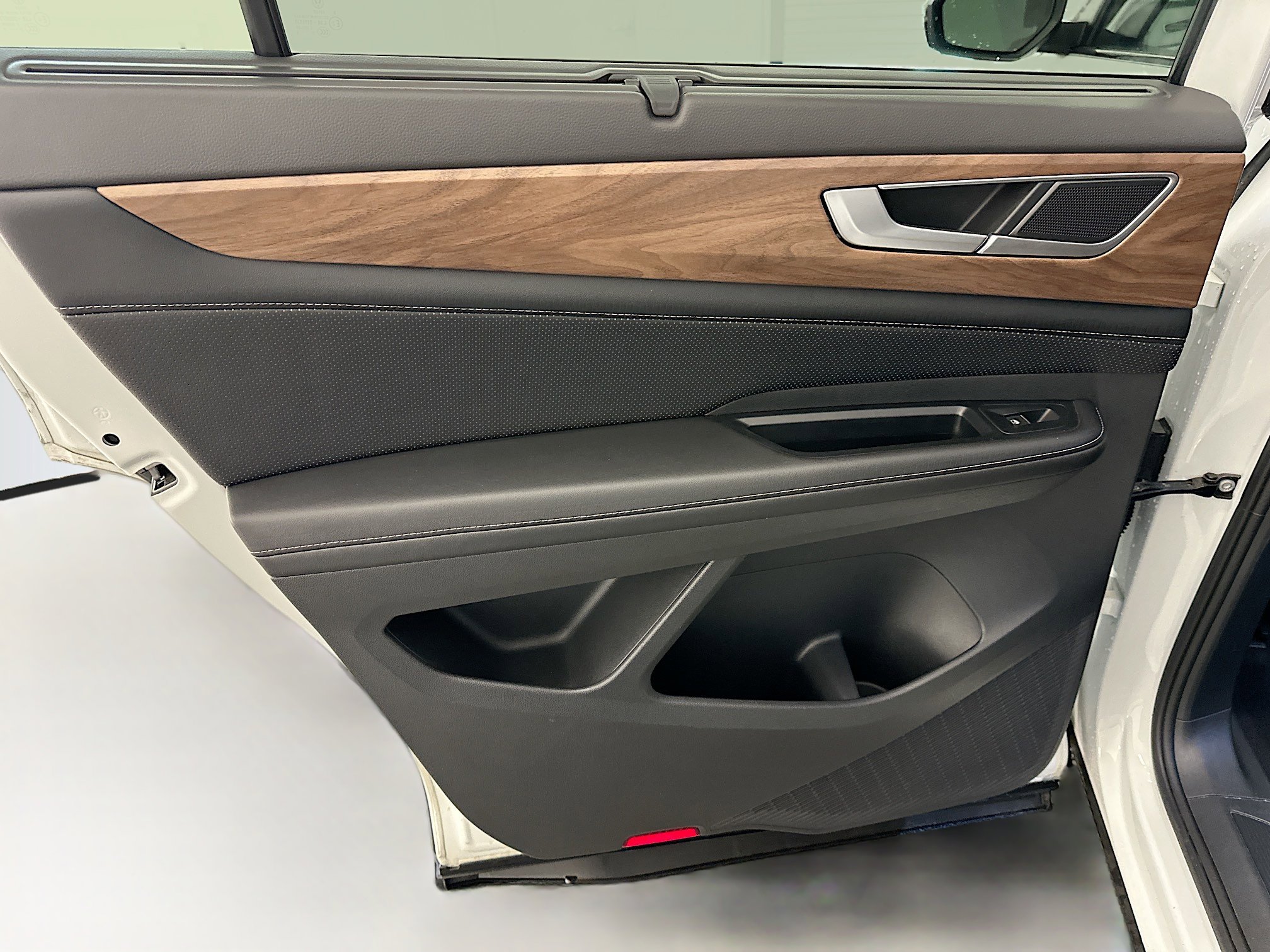 Used 2024 Volkswagen Atlas SE image 27