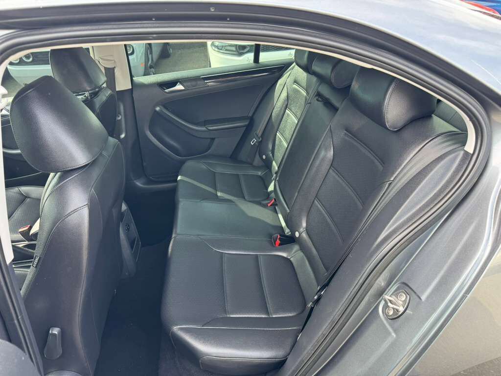 Used 2016 Volkswagen Jetta SEL FWD image 11