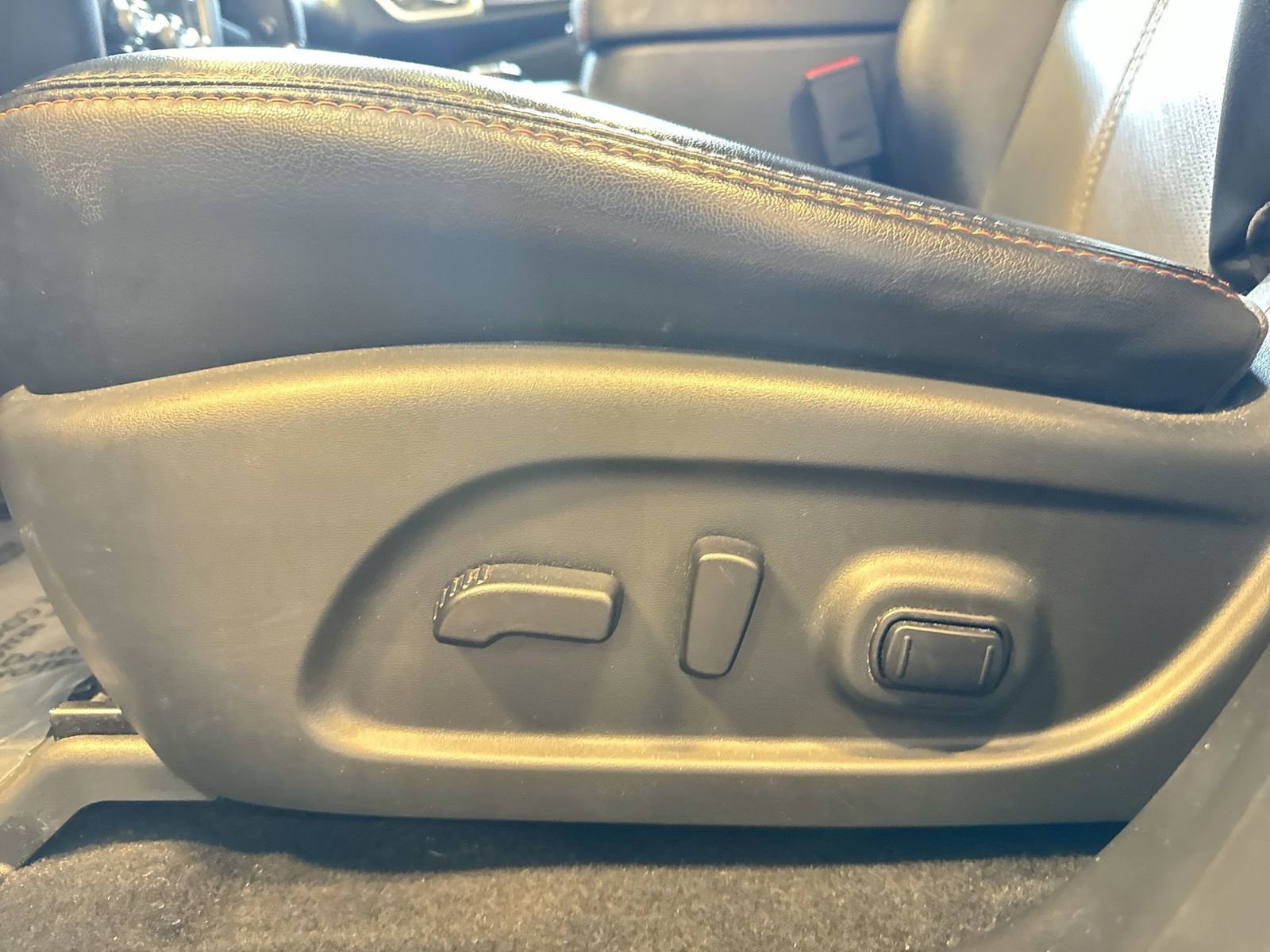 Used 2020 Nissan Pathfinder SL image 22