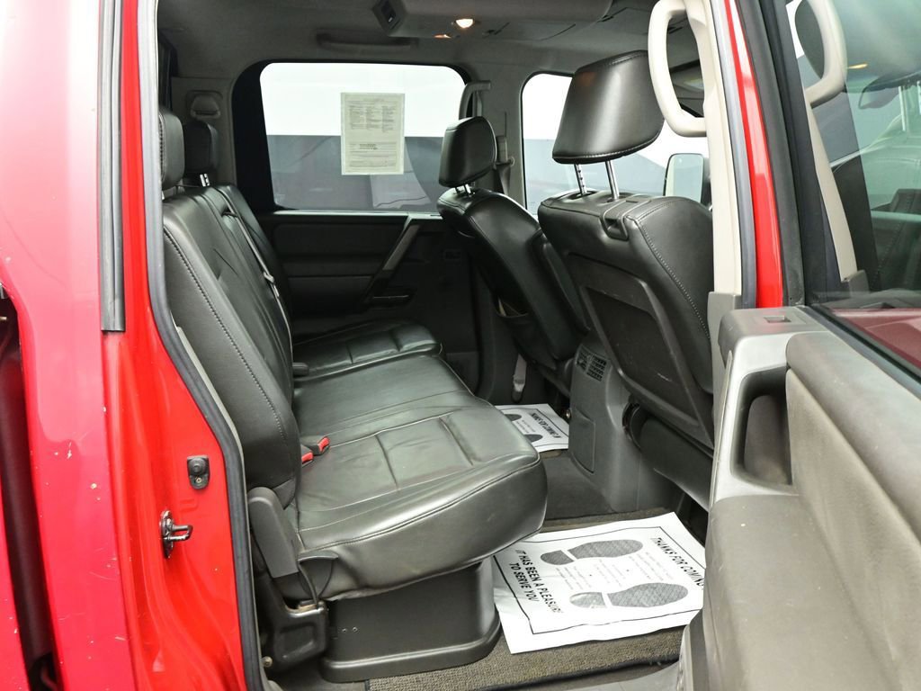 Used 2005 Nissan Titan LE w/ (U01) Nissan Navigation Pkg image 11